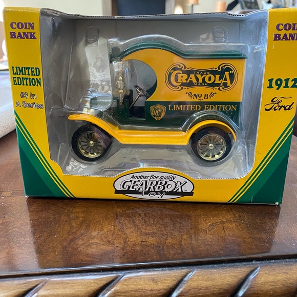 Vintage crayola Ford truck coin bank. - Picture 6 of 6